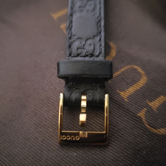 G-Timeless Gucci Watch - Picture 2 of 6